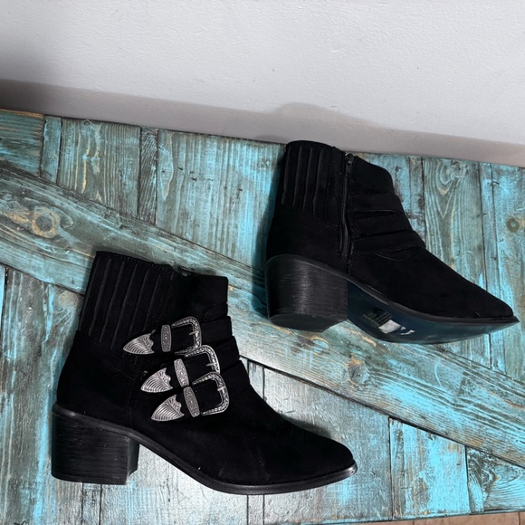 Revamped  by Sirens Westen Ankle Boots Black Faux Suede Size 9 - Picture 4 of 12